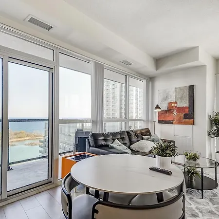 Toronto Condo With Lake Views
